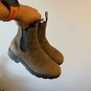 WOMENS BLUNDSTONES